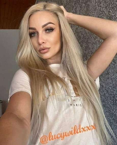 crystal one naked onlyfans pics