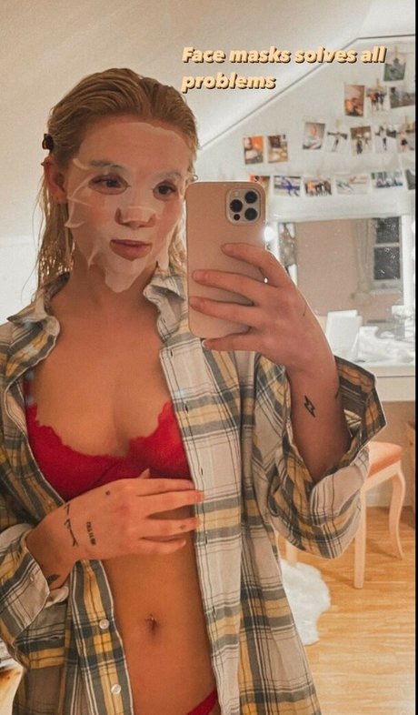 Erikalindgr3n naked onlyfans leaks