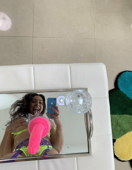 Lilly Hall Profile pic