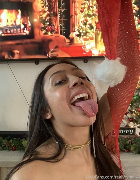 Lilly Hall onlyfans.