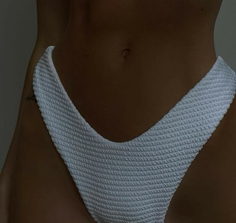 Anneka Madget onlyfans nudes