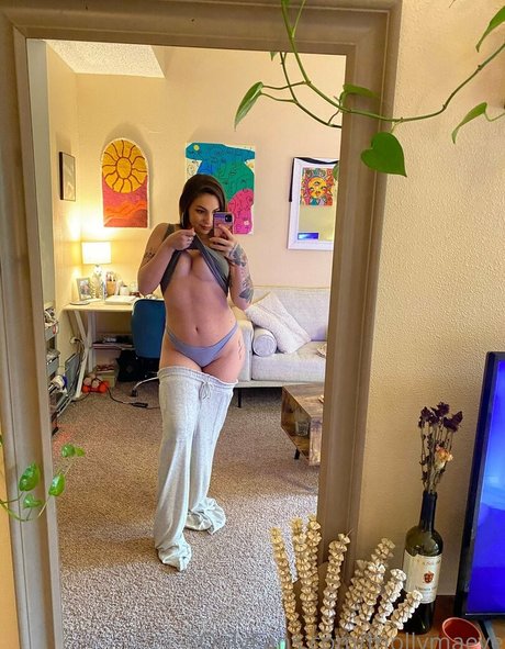 mollymaeve topless onlyfans