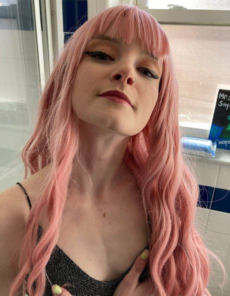 lapetitebrat02 onlyfans nude leaked