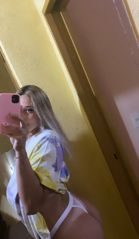 Yami Sanchez onlyfans leams