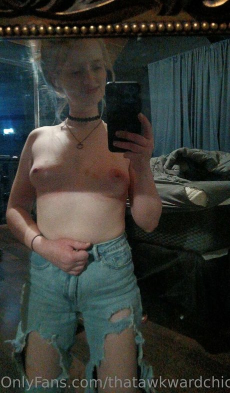 thatawkwardchickbecky onlyfans free