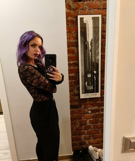 spicyrollersg onlyfans model images