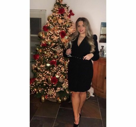 Joyce Straten onlyfans pics