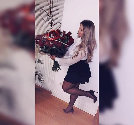 Joyce Straten onlyfans model photo