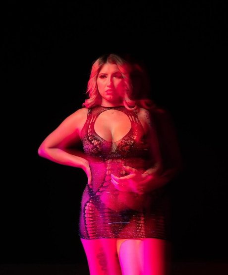 DrippingUnicorn onlyfans striptease