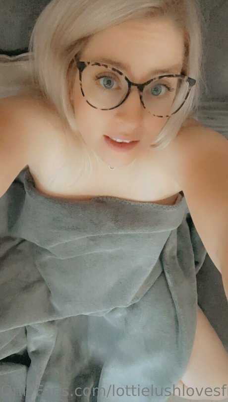 lottielushlovesfree boobs onlyfans