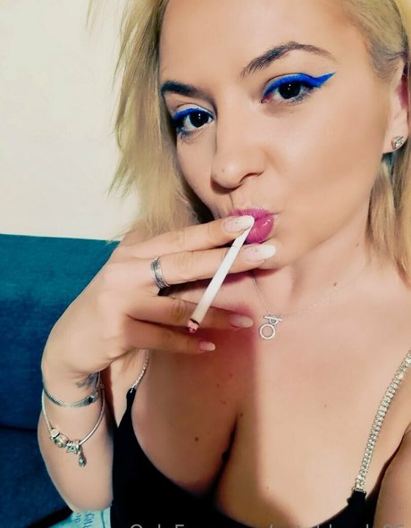 cuteblonde85 onlyfans model photos