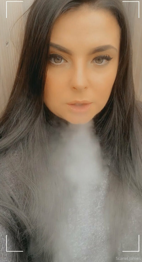 scarletjames301 onlyfans strip tease