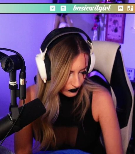 BasicWitGirl onlyfans nude tits