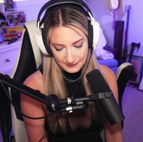 BasicWitGirl onlyfans tits