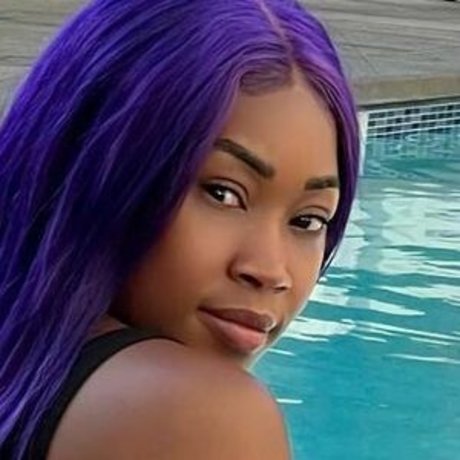 Ariane Andrew onlyfans model