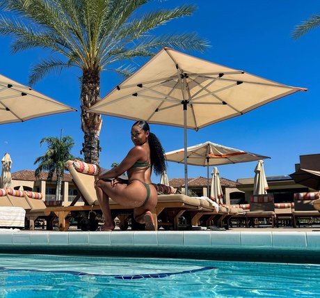 Ariane Andrew onlyfans leak fuck