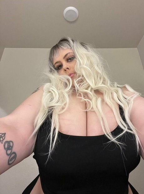 iwantannietyler onlyfans star