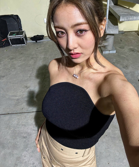 Jihyo onlyfans striptease