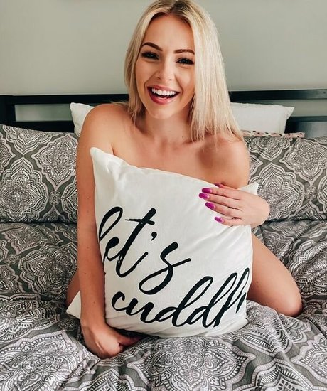 Yourfavblondexxx only fans review