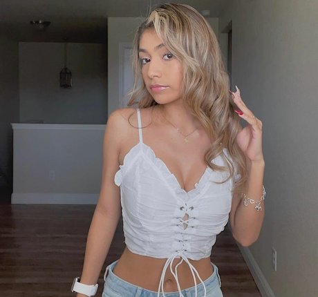 Justinee eeee onlyfans boobs