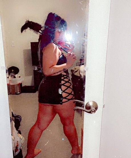 Harlee Queeni is on onlyfans