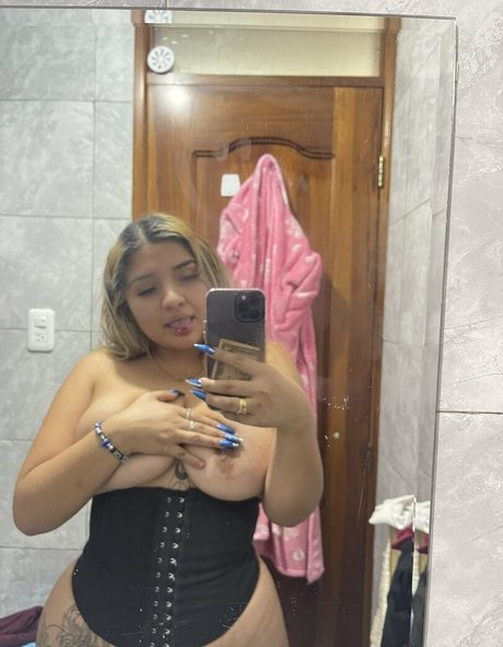 iamjuicykk onlyfans nude porn