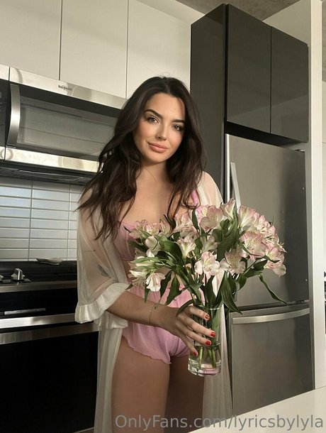 lyricsbylyla only fans naked