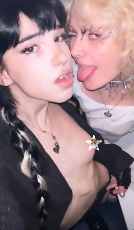 Arielle Maxine naked onlyfans