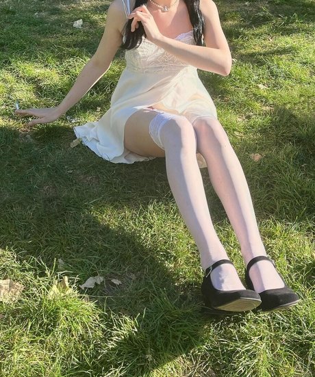 Arielle Maxine onlyfans model images