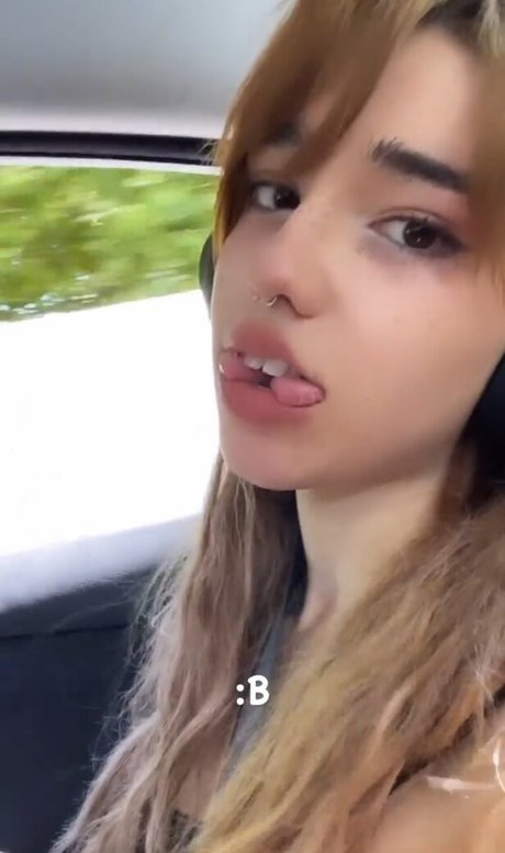 Arielle Maxine onlyfans picture