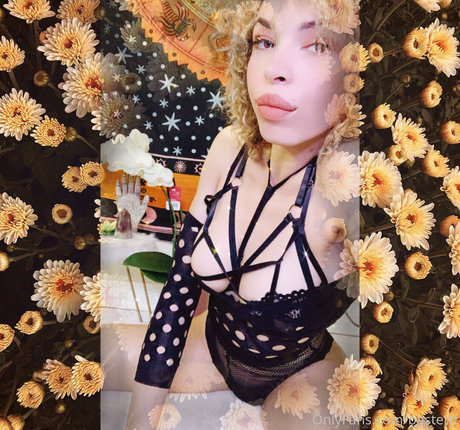 lolaqueencobra onlyfans leaks
