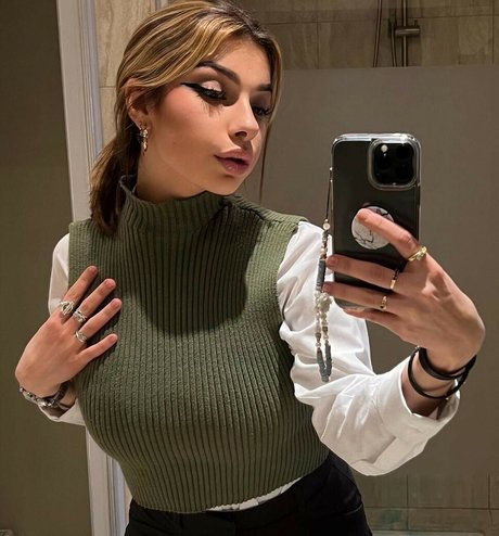 Emmy Tifrit onlyfans leak ass