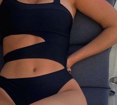 Emmy Tifrit onlyfans naked pics