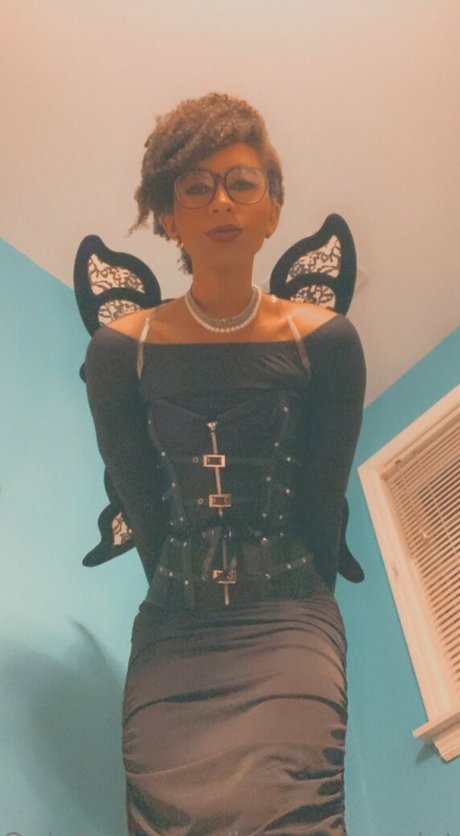 ivyevescarlet onlyfans ass