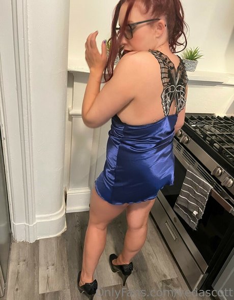Veda Scott naked onlyfans leak