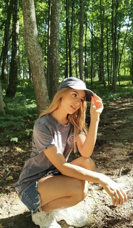 itsSky onlyfans model images