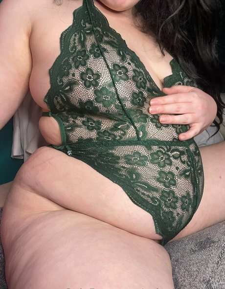 cakedupkayyla onlyfans model photo