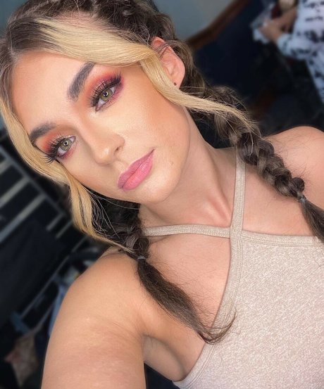 Jaime Hayter Profile pic