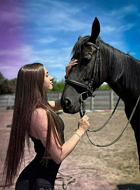 diana foxley onlyfans strip tease