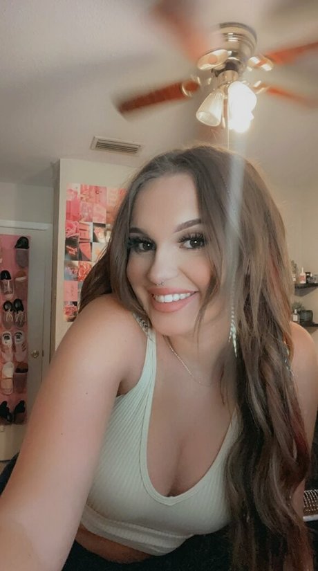 Abbie nb Profile pic