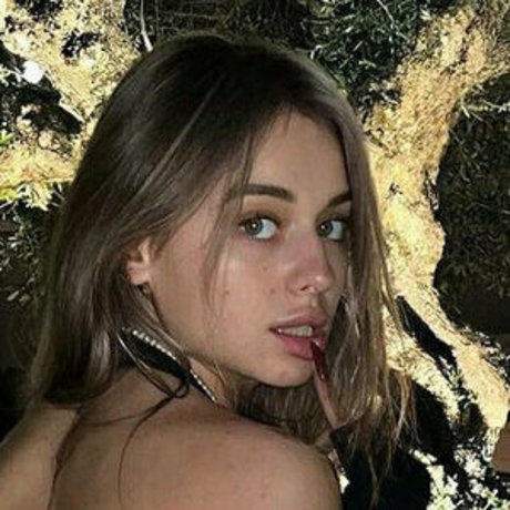 vvanessa v onlyfans tits