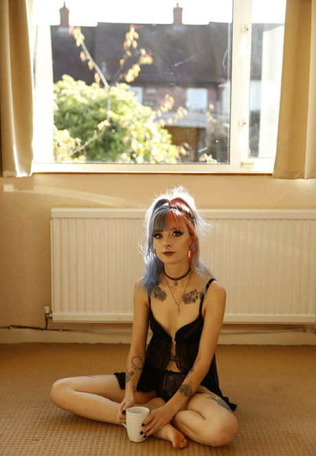 Lily Moonflower onlyfans strip tease