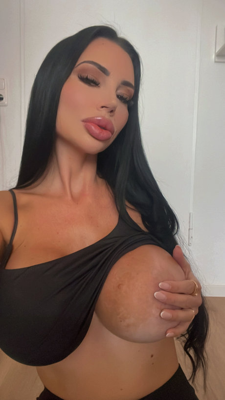 Yvonne Bar nude onlyfans leaked