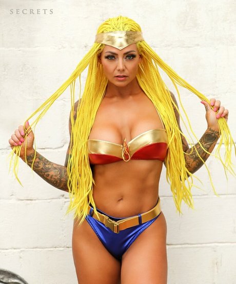 Miss Lindsay Q onlyfans naked pics