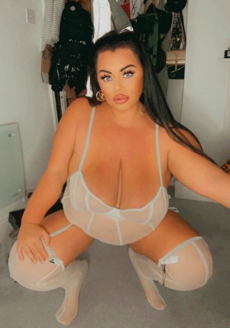 Curvykb onlyfans sexy