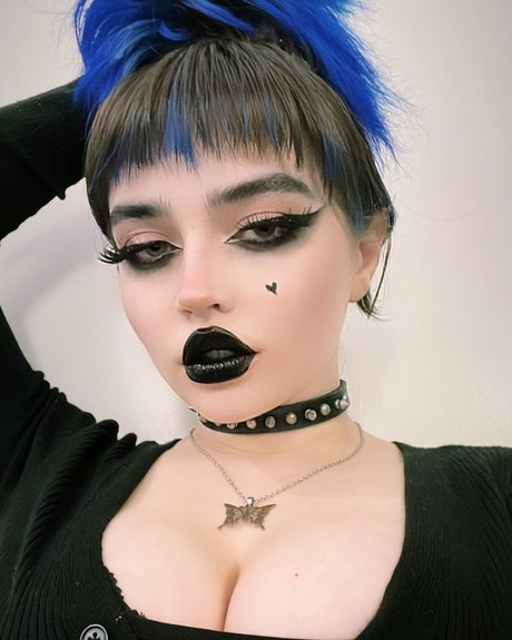 Queen Nephilim onlyfans content type