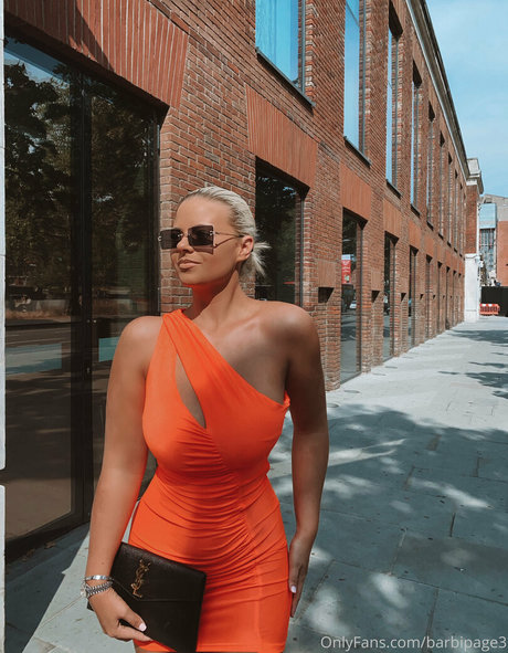 Apollonia Llewellyn onlyfans nude leaked