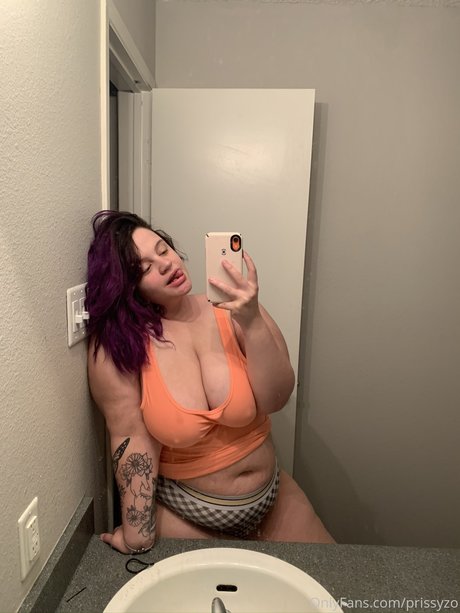 prissyzo onlyfans topless