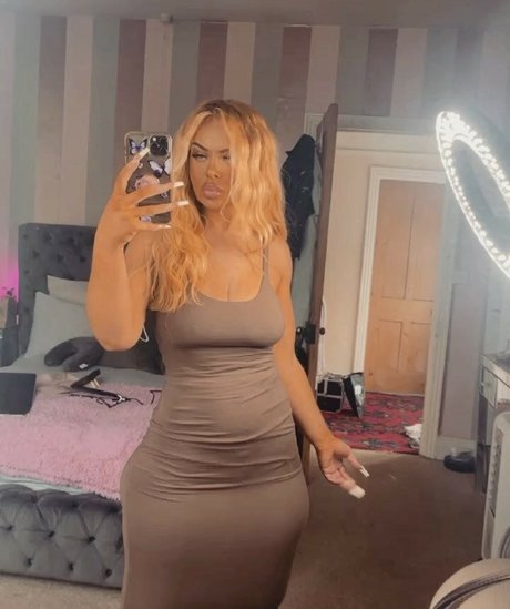 Esmee Dream onlyfans photo