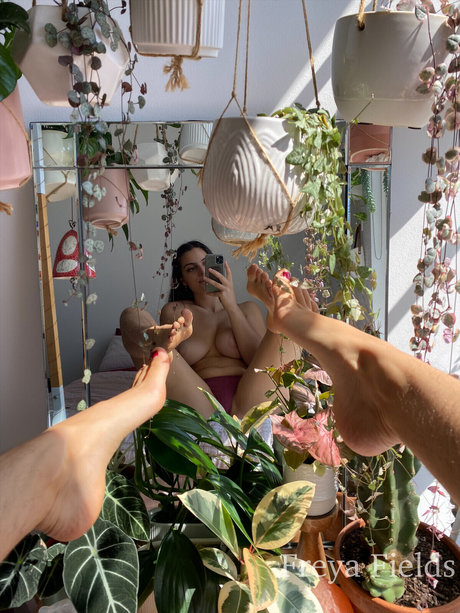 Freya Fields onlyfans strip tease